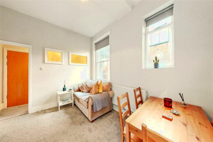 1 Bedroom Apartment To Rent In Gifford Street, N1