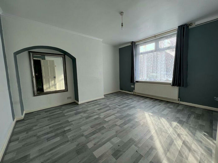 3 Bedroom Semi-Detached House To Rent In Heathway, Dagenham, Essex, RM10