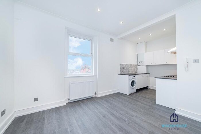 2 Bedroom Flat To Rent In Kilburn High Road, London, NW6