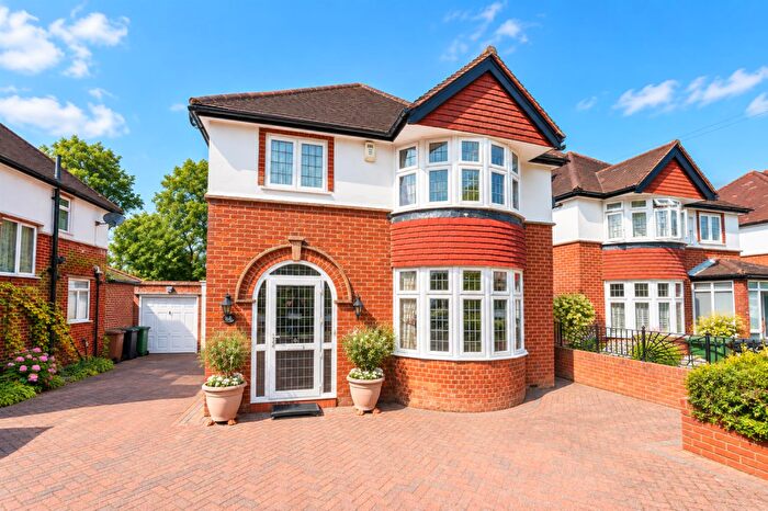 3 Bedroom Detached House For Sale In Roundwood Way, Banstead, SM7