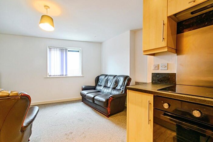 2 Bedroom Apartment For Sale In Marsden Road, Bolton, BL1 - Photo 5