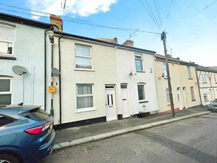 3 Bedroom Terraced House To Rent In Leopold Road, Chatham, Kent, ME4
