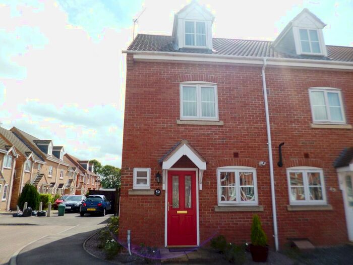 3 Bedroom Town House To Rent In Juniper Crescent, Spalding, PE12
