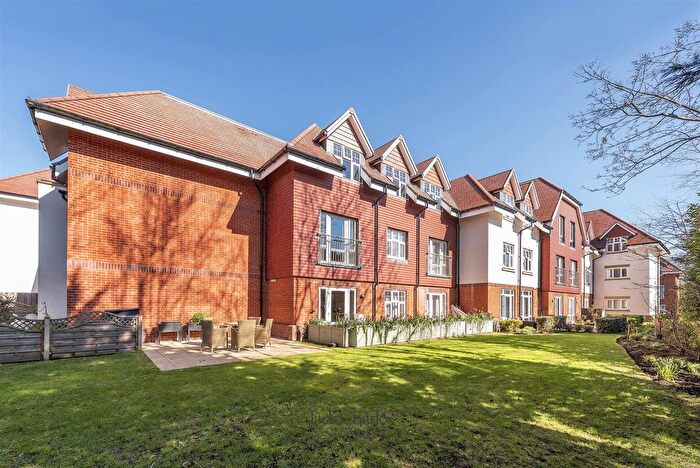 2 Bedroom Flat For Sale In Rowhill Road, Swanley, BR8