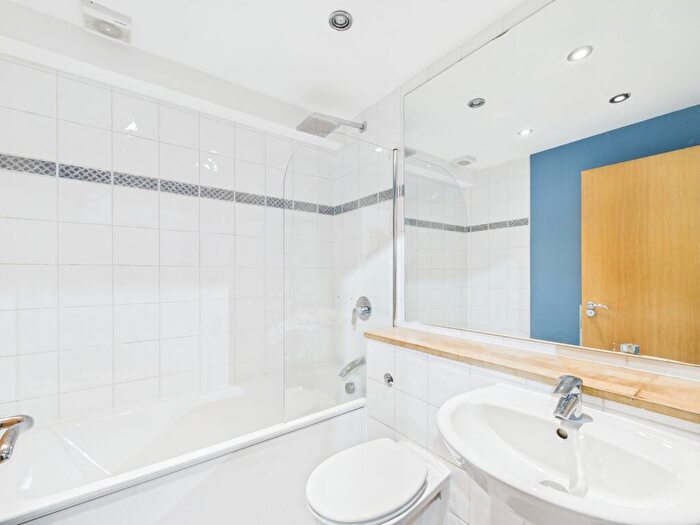 2 Bedroom Flat For Sale In Carnoustie Street, Glasgow, G5
