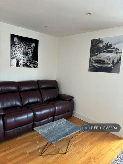 2 Bedroom Flat To Rent In Target House, Amersham, HP6