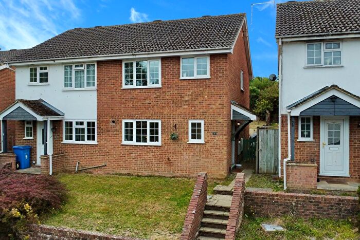 3 Bedroom Semi-Detached House For Sale In Dovedale Close, Owlsmoor, Sandhurst, GU47