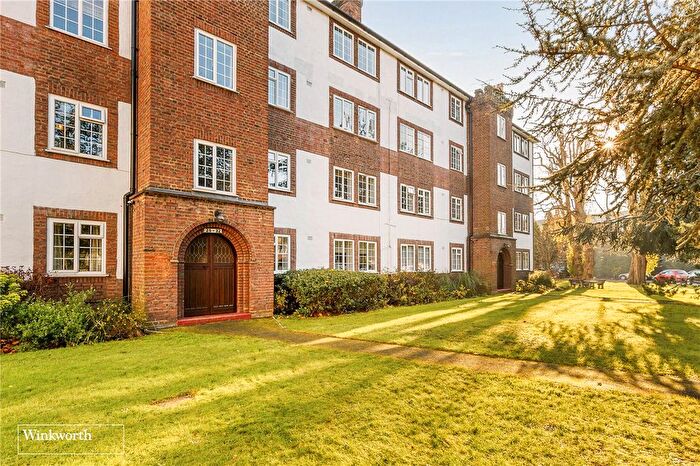 2 Bedroom Flat To Rent In Gloucester Court, Kew Road, Richmond, TW9