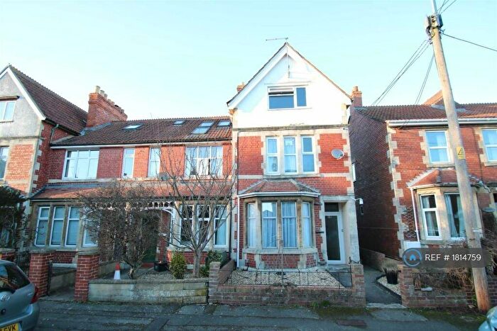 1 Bedroom Flat To Rent In Downhayes Road, Trowbridge, BA14