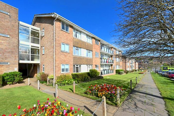 2 Bedroom Flat To Rent In Lustrells Vale, Saltdean, BN2