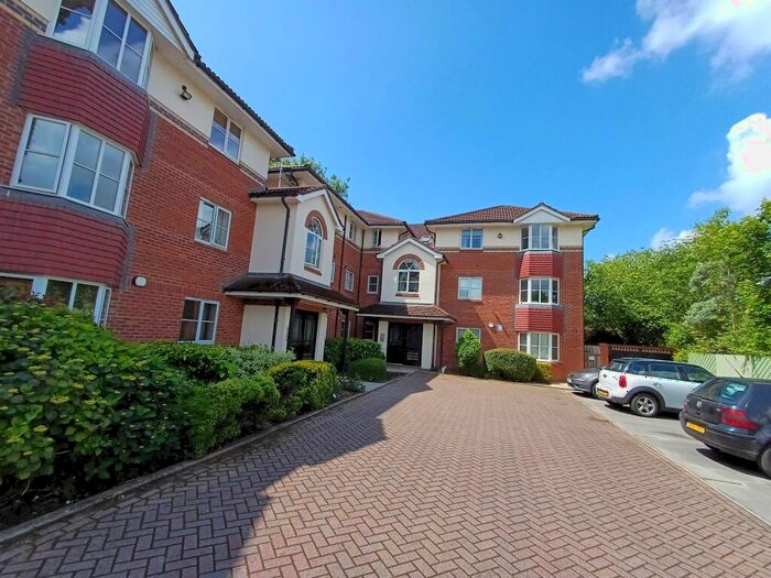2 Bedroom Apartment For Sale In Chamberlain Drive, Wilmslow, SK9
