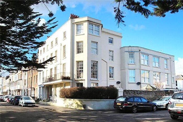 3 Bedroom Apartment To Rent In South Terrace, Littlehampton, BN17