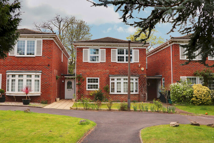 4 Bedroom Terraced House To Rent In Cotswold Close, Kingston Upon Thames, KT2