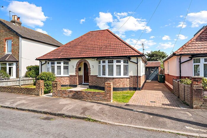 3 Bedroom Detached Bungalow For Sale In Adelaide Road, Ashford, TW15