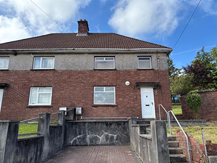 3 Bedroom Semi-Detached House For Sale In Grugos Avenue, Pontyberem, Llanelli, SA15