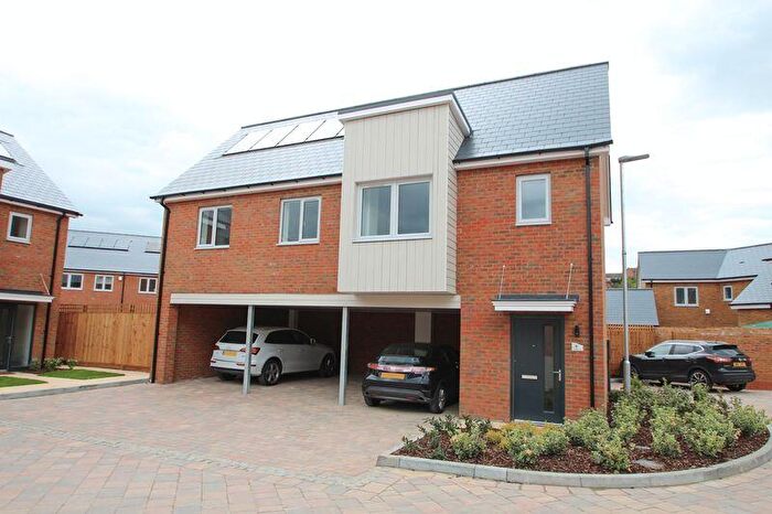 2 Bedroom Coach House To Rent In Ashmead Court, Greenhithe, DA9