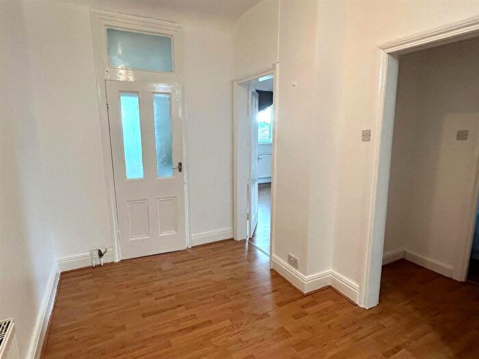 1 Bedroom Flat To Rent In Park Hill, Moseley, Birmingham, B13