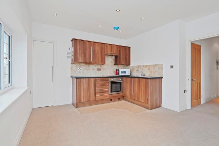 1 Bedroom Flat To Rent In Rosemount Apartments, Rosemount Avenue, West Byfleet, Surrey, KT14
