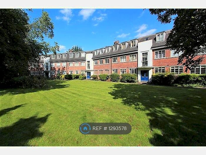 2 Bedroom Flat To Rent In Greendale, London NW7