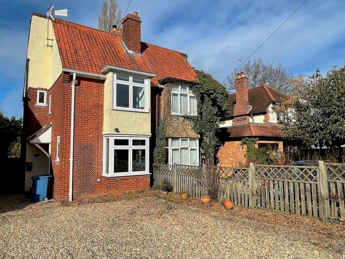 2 Bedroom Semi-Detached House To Rent In Kenilworth Road, Fleet, GU51