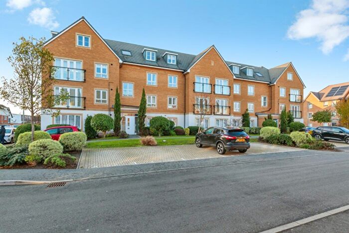 2 Bedroom Flat For Sale In Kenyon Way, Slough, SL3