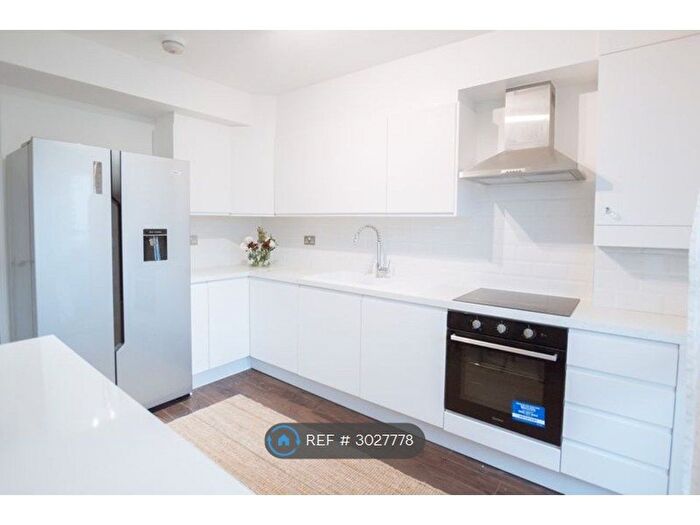 4 Bedroom Flat To Rent In Pendennis House, London, SE8