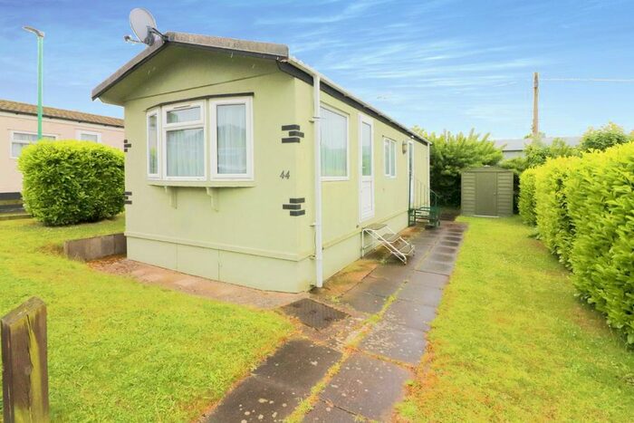 1 Bedroom Park Home To Rent In Nursery Road, Luton, Bedfordshire, LU3