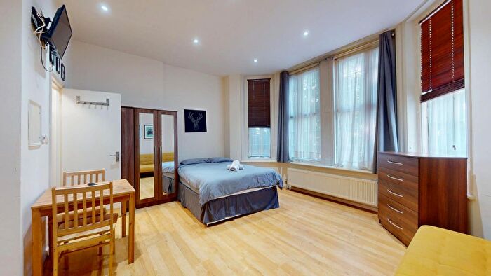 Studio To Rent In Brondesbury Park, NW6