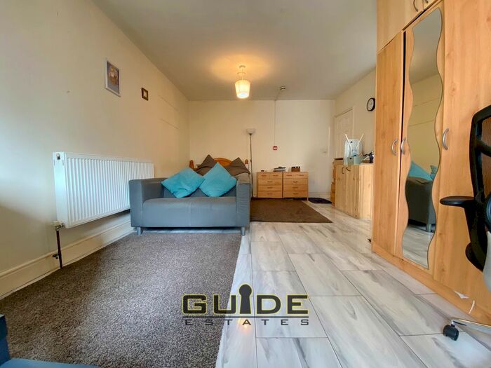 Studio To Rent In Kingsley Road, Hounslow TW3