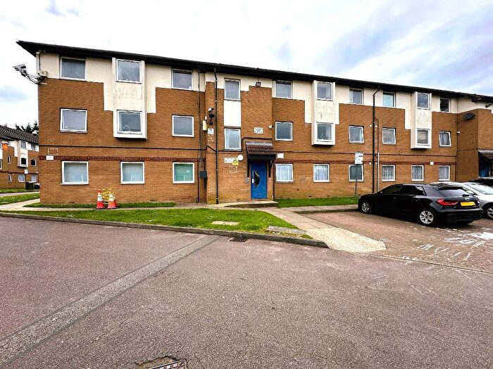 Studio For Sale In Milliners Court, Biscot, Luton, Bedfordshire, LU3
