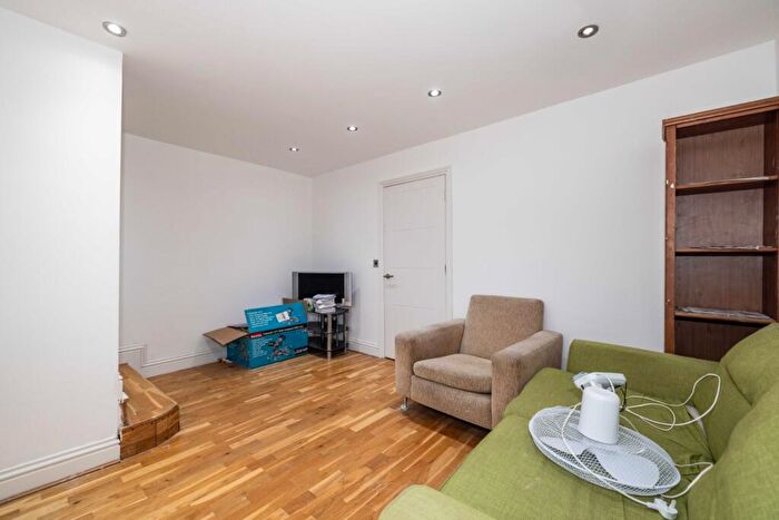 4 Bedroom House To Rent In West Street, Faversham, Kent, ME13