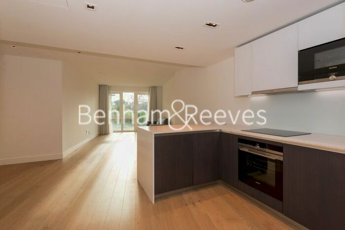 2 Bedroom Flat To Rent In Kew Bridge Road, Brentford TW8