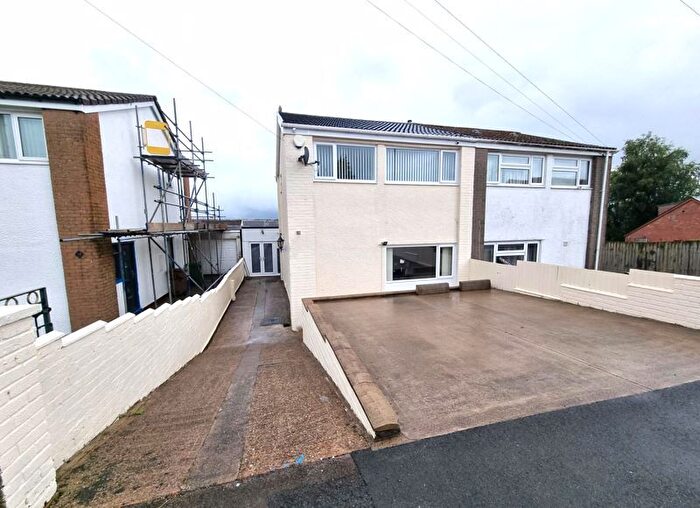 3 Bedroom Semi-detached House For Sale In Forest Avenue, Hengoed, CF82