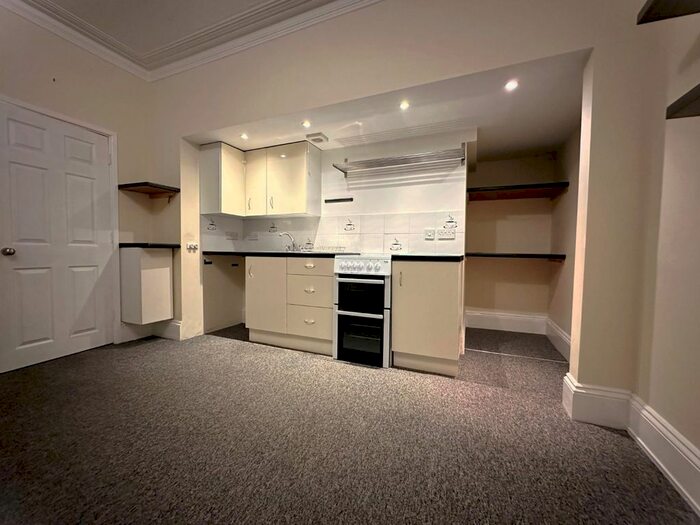 1 Bedroom Flat To Rent In Franklin Road, Weymouth, DT4