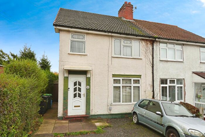 3 Bedroom Semi-Detached House For Sale In The Oval, Smethwick, B67