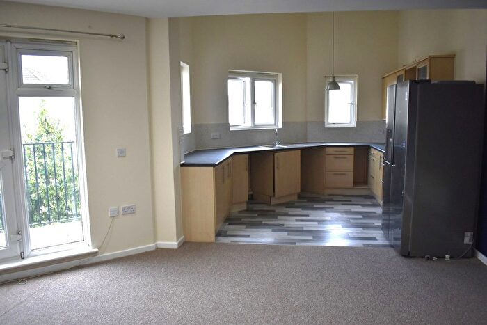 2 Bedroom Flat For Sale In Enstone Road, Enfield, EN3
