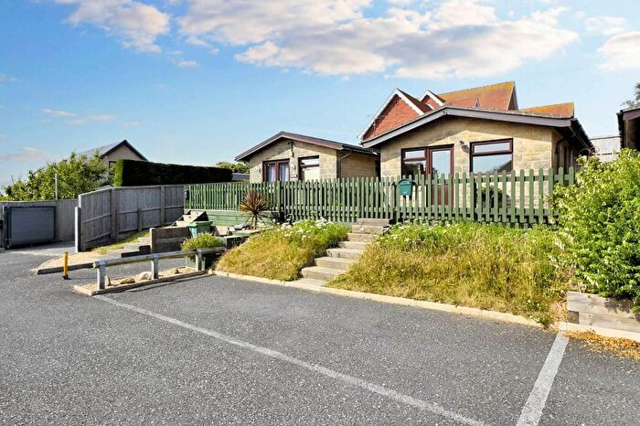 2 Bedroom Bungalow To Rent In Madeira Lane, Freshwater, PO40