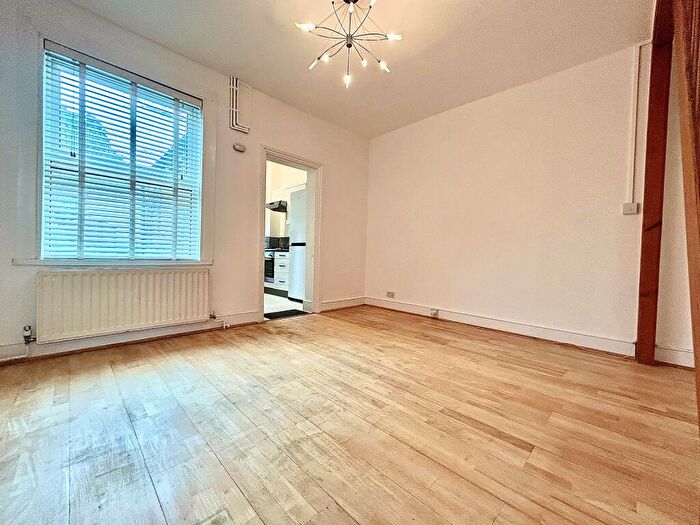 2 Bedroom House To Rent In Mayfield Road, Walthamstow, E17