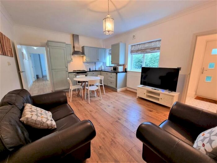 2 Bedroom Property To Rent In Alma Grove, London SE1