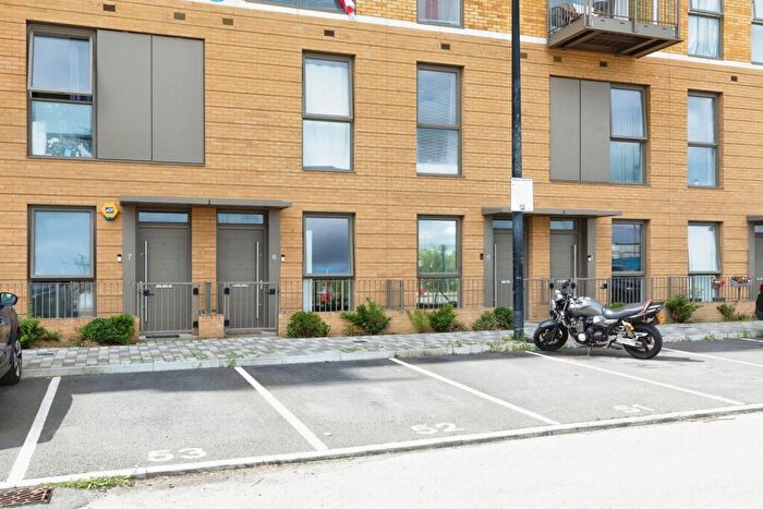 3 Bedroom House For Sale In Gillingham Gate Road, Chatham, Kent, ME4