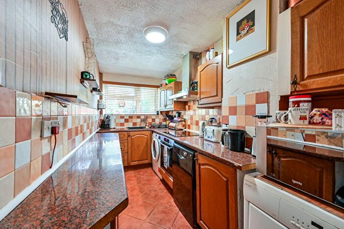3 Bedroom End Of Terrace House For Sale In Langmans Way, Woking, GU21