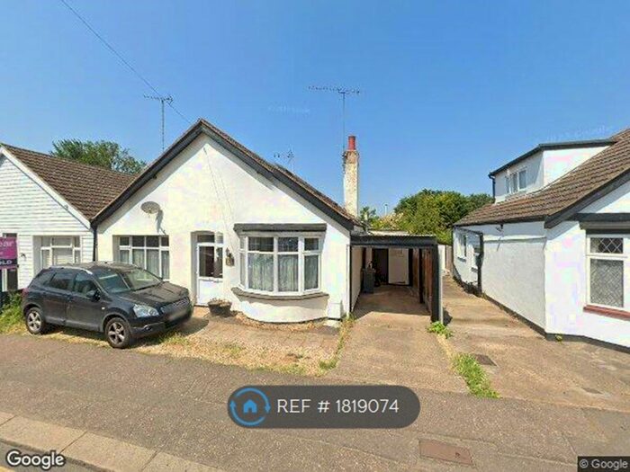 4 Bedroom Bungalow To Rent In Fairfax Drive, Southend On Sea, SS0