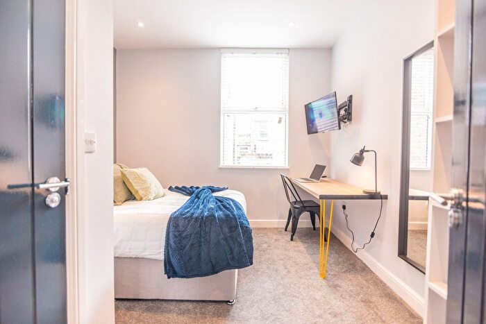 7 Bedroom Terraced House To Rent In Gresford Avenue, Liverpool, L17