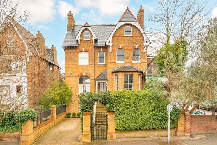 5 Bedroom Property For Sale In Kings Road, Richmond, TW10