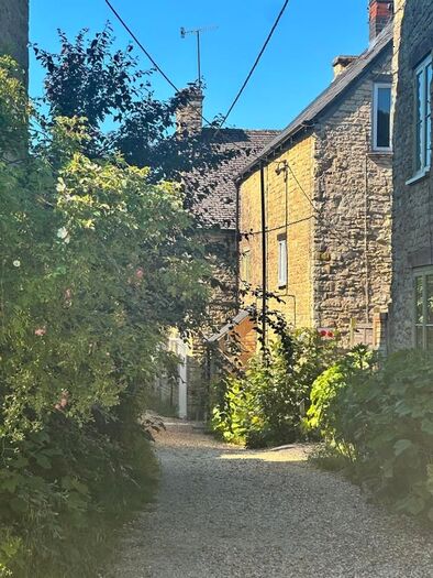 2 Bedroom Cottage To Rent In Whitehouse Lane, Chipping Norton, OX7