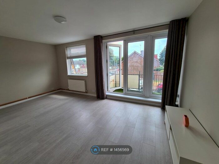 2 Bedroom Flat To Rent In Cheshunt, Waltham Cross, EN8
