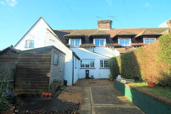 3 Bedroom House To Rent In Bedroom Terraced House In Woldingham, CR3