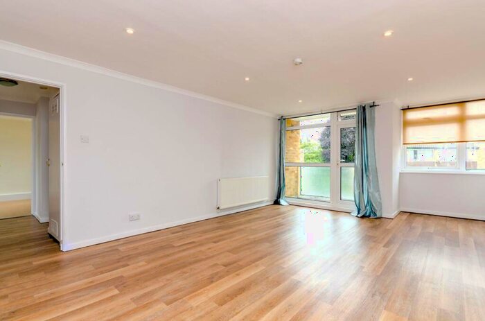 2 Bedroom Flat To Rent In Chobham Road, Horsell, Woking, GU21