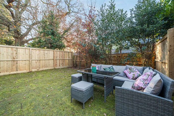 2 Bedroom Apartment For Sale In Shootersway, Berkhamsted, HP4