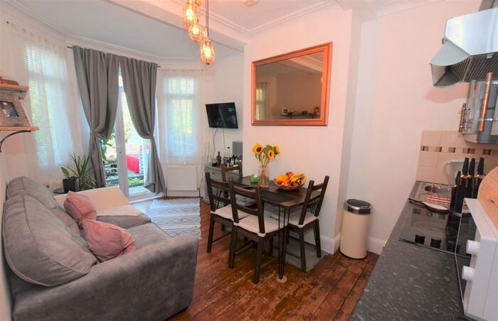 1 Bedroom Flat To Rent In Squires Lane, Finchley, N3